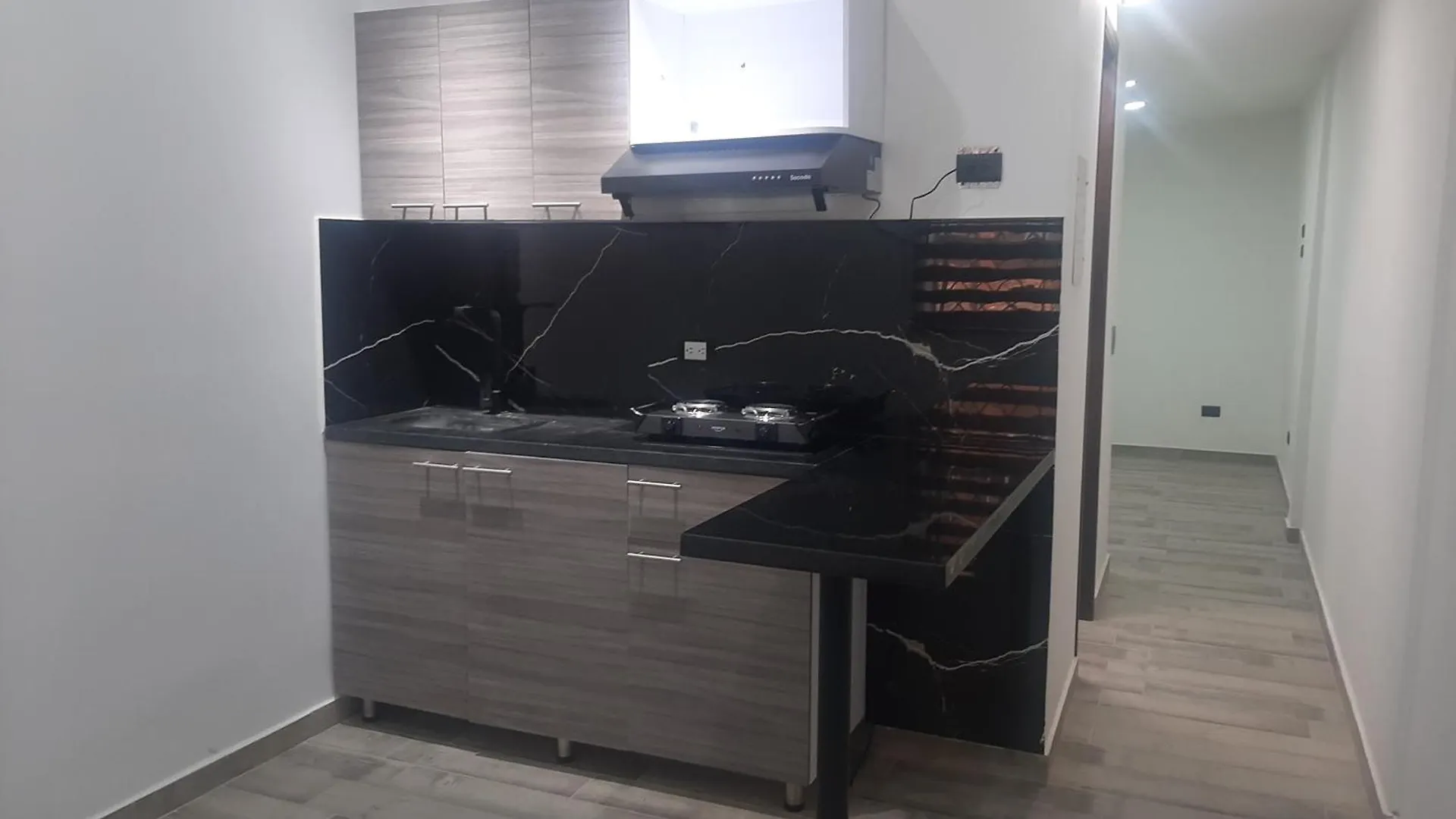 Sector De Corferias , Apartaestudios Y Habitaciones A 5 Cuadras, Embajada Americana 10 Cuadras, Cerca Al Can , G 12 , Universidad Nacional , Aeropuerto A 2 Cuadras Estacion Ciudad Universitaria Marque-Tresdiecisietecincoveintisieteveintiseistreintayu Bogota 0*,