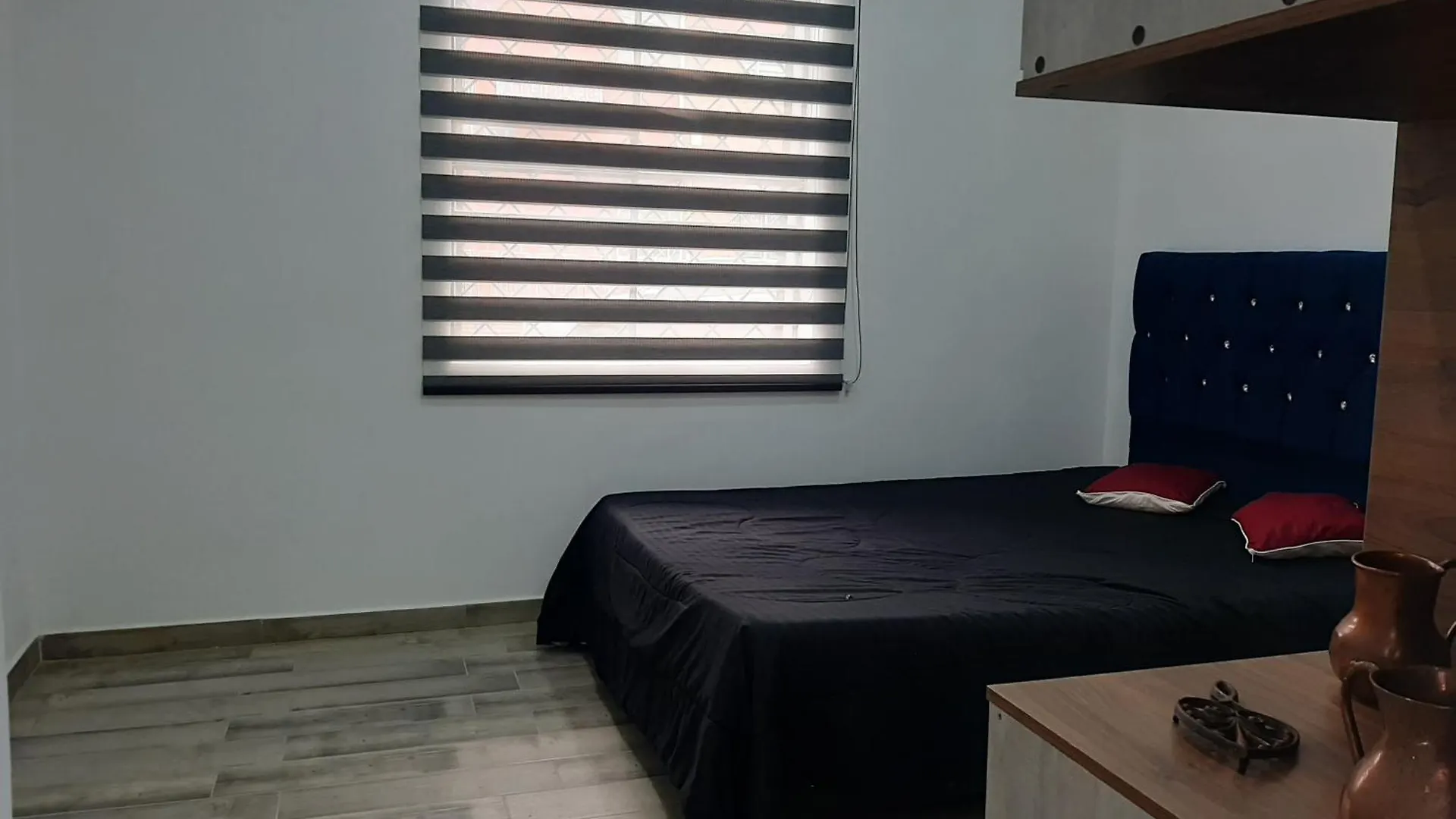 Sector De Corferias , Apartaestudios Y Habitaciones A 5 Cuadras, Embajada Americana 10 Cuadras, Cerca Al Can , G 12 , Universidad Nacional , Aeropuerto A 2 Cuadras Estacion Ciudad Universitaria Marque-Tresdiecisietecincoveintisieteveintiseistreintayu Bogota Colombia