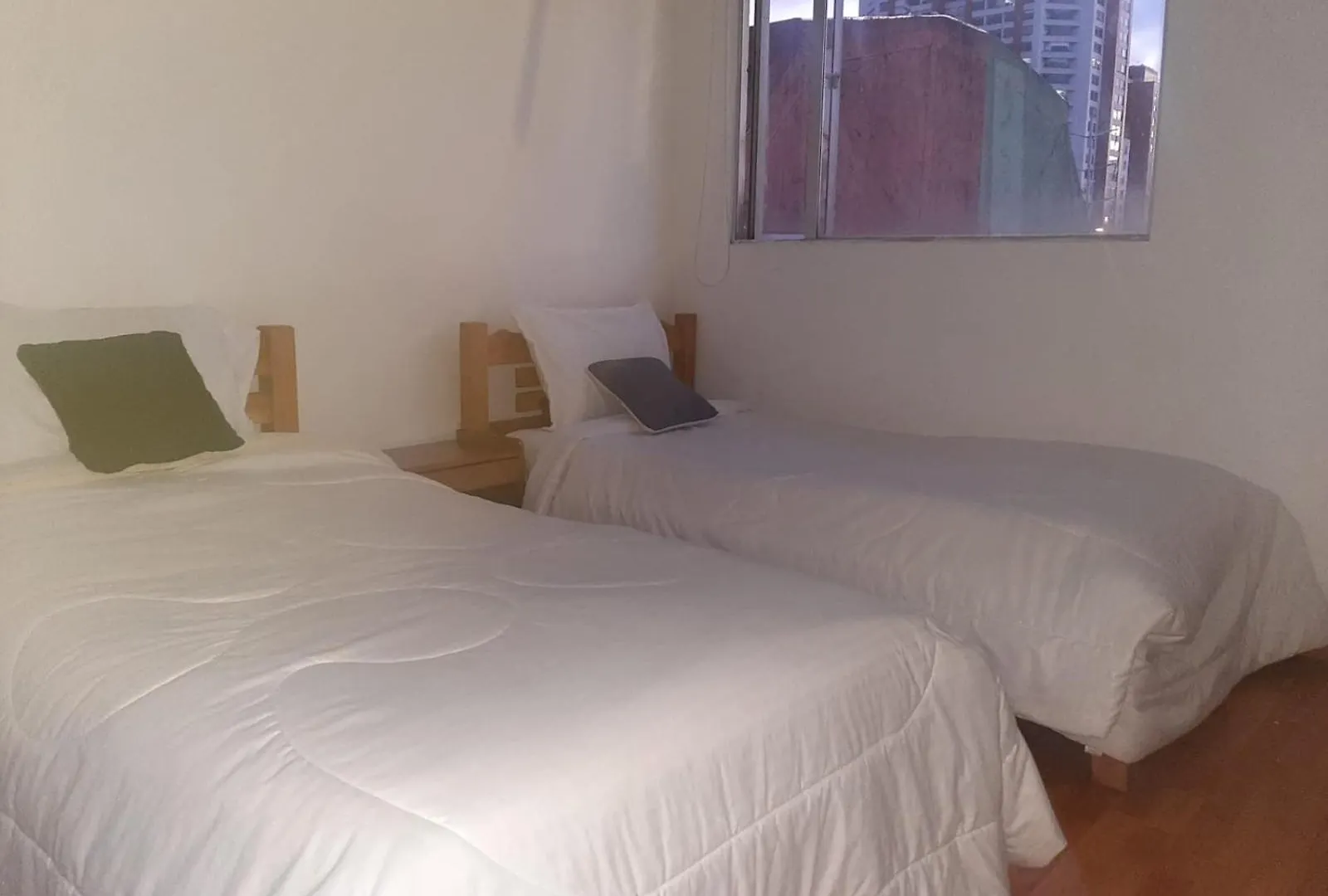 Sector De Corferias , Apartaestudios Y Habitaciones A 5 Cuadras, Embajada Americana 10 Cuadras, Cerca Al Can , G 12 , Universidad Nacional , Aeropuerto A 2 Cuadras Estacion Ciudad Universitaria Marque-Tresdiecisietecincoveintisieteveintiseistreintayu Bogota