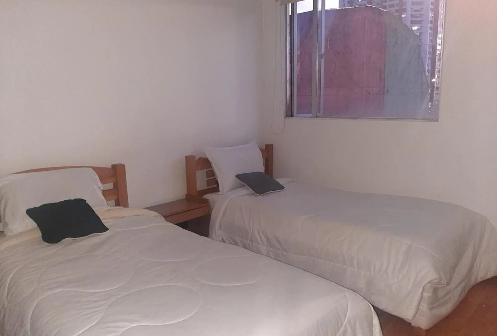 Sector De Corferias , Apartaestudios Y Habitaciones A 5 Cuadras, Embajada Americana 10 Cuadras, Cerca Al Can , G 12 , Universidad Nacional , Aeropuerto A 2 Cuadras Estacion Ciudad Universitaria Marque-Tresdiecisietecincoveintisieteveintiseistreintayu Bogota 0*,